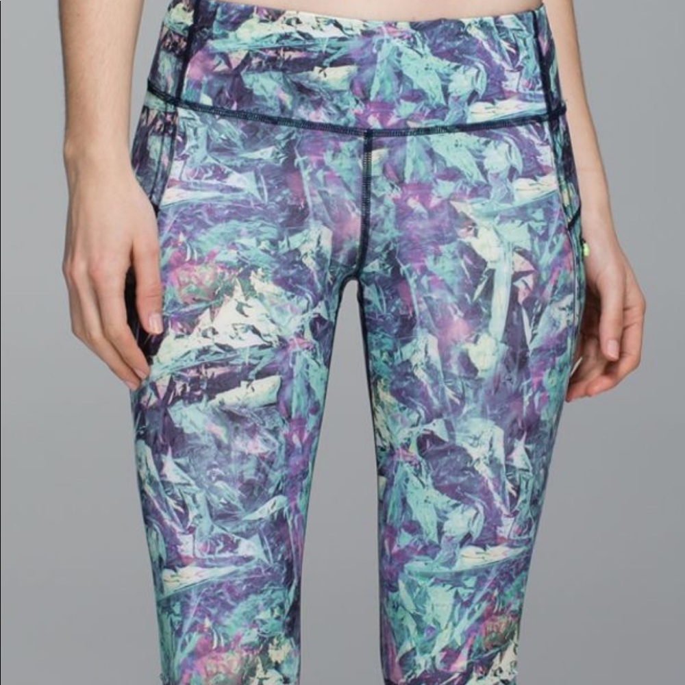 🌸🌸Lulu Inspire crops Sz 4🌸🌸